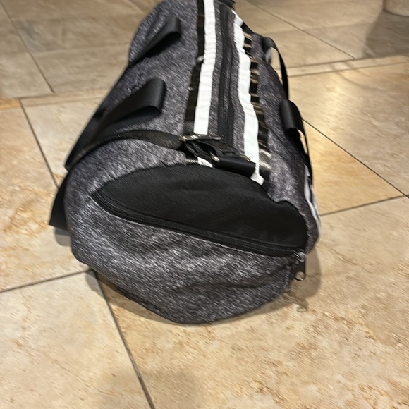 Pink travel / bag Logo in front size 20x10x12 - Picture 6 of 10